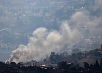 Israel bombardea almacén de cohetes de Hezbollah pese a alto al fuego