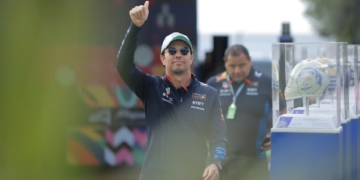 Ha sido injusta la F1 con Checo Pérez, señala Alberto Longo, cofundador de la Fórmula E