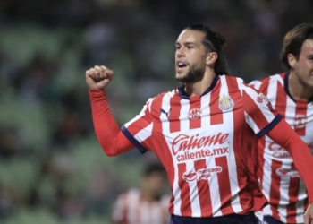 Chivas, en búsqueda de su boleto a la Liguilla; derrota a Santos Laguna