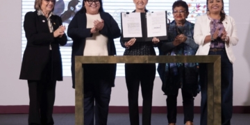 Claudia Sheinbaum firma decreto para garantizar derechos de mexicanas en Constitución