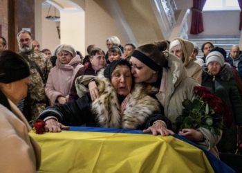 Rusia entrega a Ucrania cuerpos de 502 soldados caídos en combate