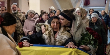 Rusia entrega a Ucrania cuerpos de 502 soldados caídos en combate