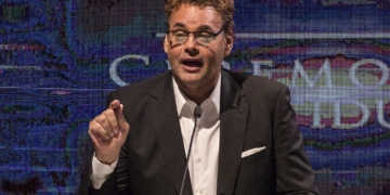 Pide David Faitelson a la Concacaf quitarle a Honduras la victoria sobre México