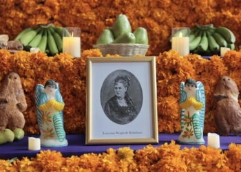 Dedican ofrenda “a las mujeres que nos dieron patria” en el Palacio Nacional