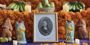 Dedican ofrenda “a las mujeres que nos dieron patria” en el Palacio Nacional