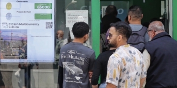 "Un nivel no visto desde 2022" Se deprecia peso mexicano hasta 20.32 por dólar