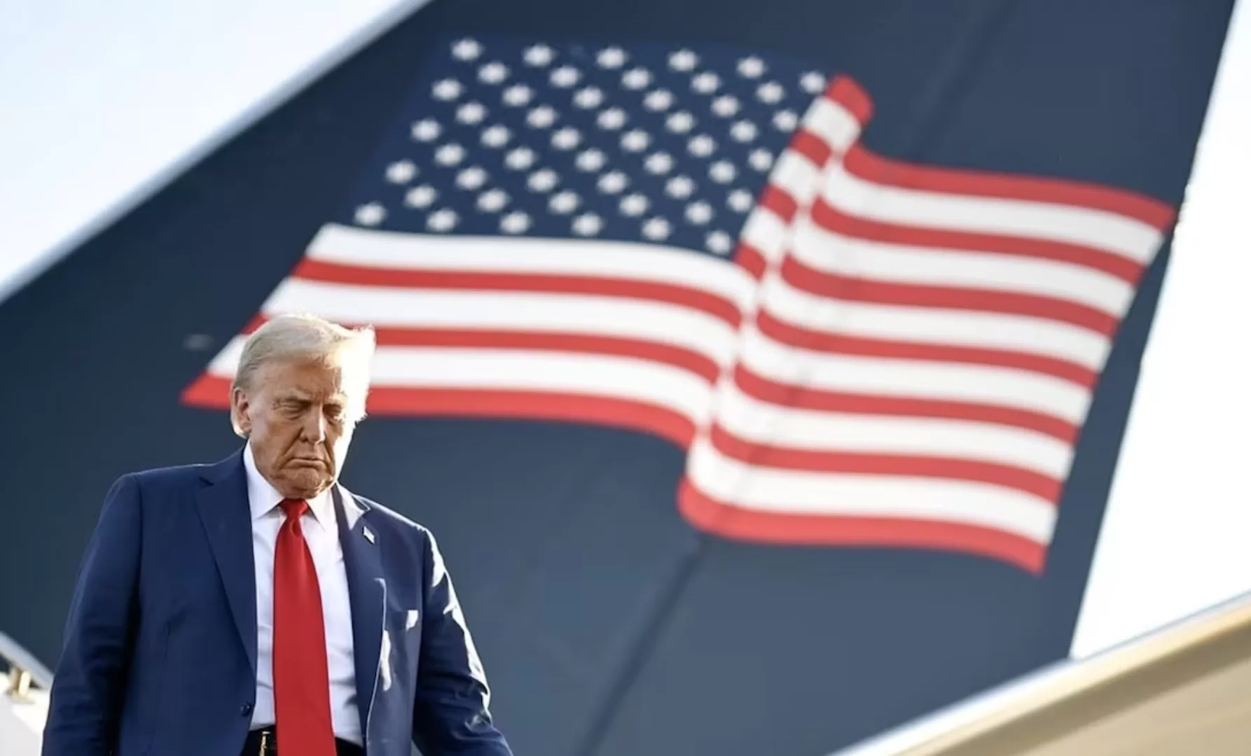 Amenaza Donald Trump con imponer 25% de aranceles a México