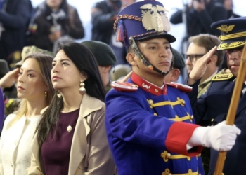 Designa gobierno de Ecuador a nueva vicepresidenta interina