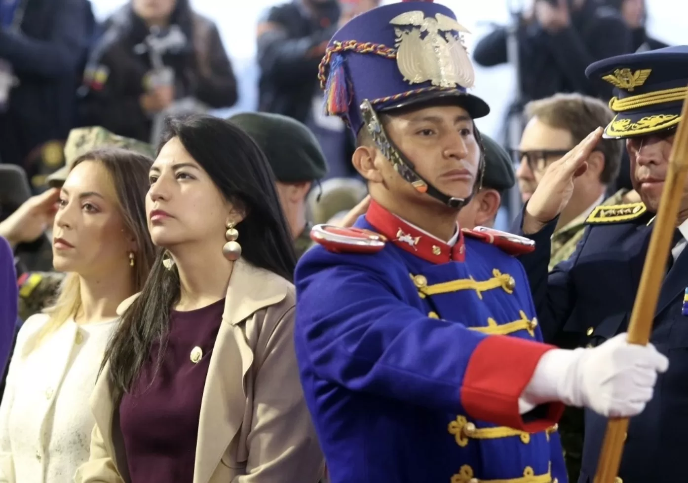 Designa gobierno de Ecuador a nueva vicepresidenta interina