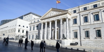 Aprueba gobierno español reforma fiscal que elimina impuesto especial a energéticas