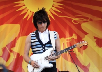 Subastarán en Londres más de 130 guitarras eléctricas de la leyenda del rock Jeff Beck