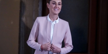 Ken Salazar incurre en “disparidades” declarativas: Claudia Sheinbaum