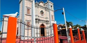 Dan mantenimiento al Santuario de Guadalupe en Villahermosa, Tabasco