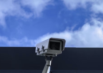 ¿Es ilegal instalar cámaras al exterior de tu casa? Esto responde la Profeco