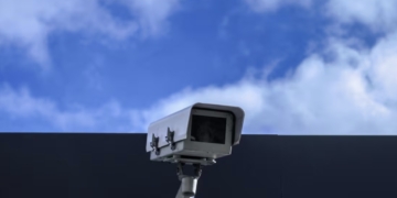 ¿Es ilegal instalar cámaras al exterior de tu casa? Esto responde la Profeco