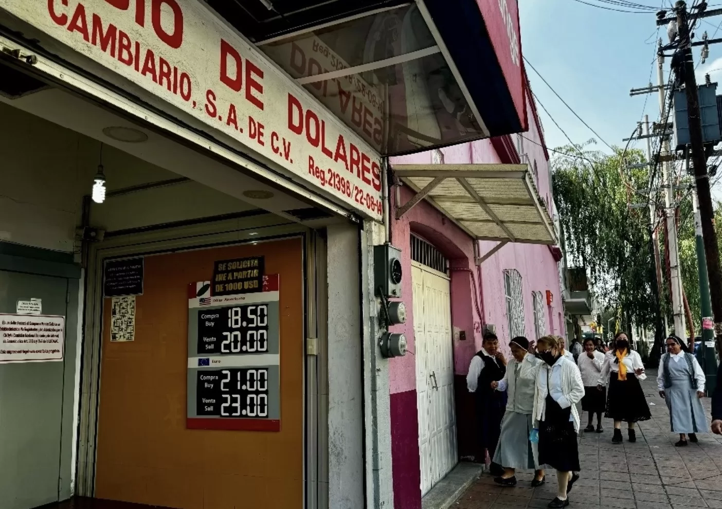 Retroceden peso y bolsa mexicana, en semana de volatilidad por Donald Trump