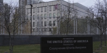 Cierra EE.UU. embajada en Kiev en previsión a "posible ataque aéreo"