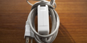 Conoce por qué no debes enrollar el cable del cargador de tu celular