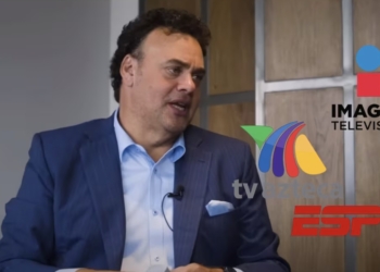 Explota David Faitelson contra conductor de otra empresa que le dijo "payasito"