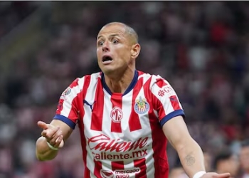 Leyenda mexicana del futbol explota contra Chicharito Hernández ; “Retírate, no des lástima“