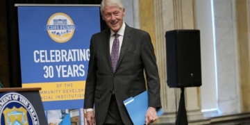 Hospitalizan de emergencia a Bill Clinton, ex presidente de EE.UU.