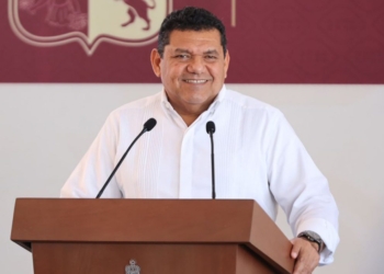 Felicidad, salud y unión familiar, el mensaje que emite Javier May