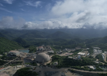 Claudia Sheinbaum cuestiona operación de mineras canadienses en México