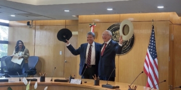 Ricardo Monreal elogia desempeño de Ken Salazar como embajador de EE.UU.