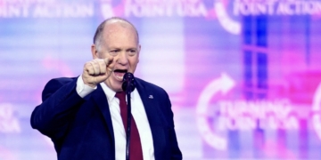 "Zar fronterizo" planea deportar a padres con hijos nacidos en EE.UU.