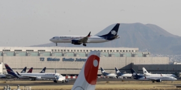 Analiza SICT petición del AICM de aumento en operaciones