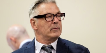 Alec Baldwin "expondrá la verdad" sobre el disparo que provocó una muerte en el set de “Rust”