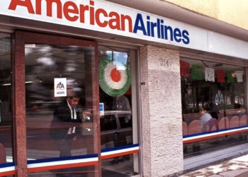Retoma American Airlines vuelos en EE.UU. luego de breve suspensión