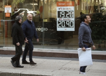 Mercados financieros cautelosos, esperan baja de tasas en EE.UU. y México