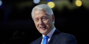 Dan de alta al ex presidente Bill Clinton de hospital de Washington