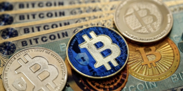 Alcanza el Bitcoin los 103 mil dólares; bolsas festejan con máximos históricos