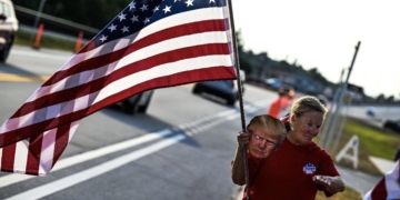 Donald Trump amaga con aranceles del 100% al grupo BRICS