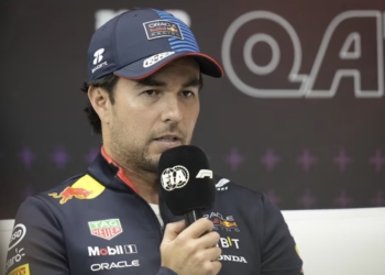 "Envía emotivo mensaje navideño" Reaparece Checo Pérez luego de su salida de Red Bull