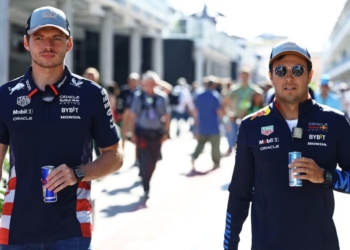 Lanza Max Verstappen dardo a Red Bull por la salida de Checo Pérez