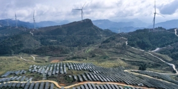 Inauguran planta solar ubicada a la mayor altitud en el mundo en China