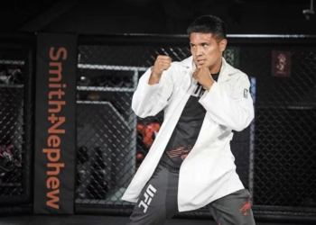 David Martínez, conoce al médico que pasó del combatir la pandemia a la UFC