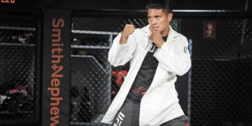 David Martínez, conoce al médico que pasó del combatir la pandemia a la UFC
