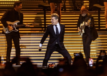 Luis Miguel deslumbra en la primera de sus últimas dos noches en México