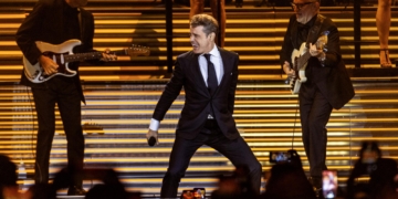 Luis Miguel deslumbra en la primera de sus últimas dos noches en México