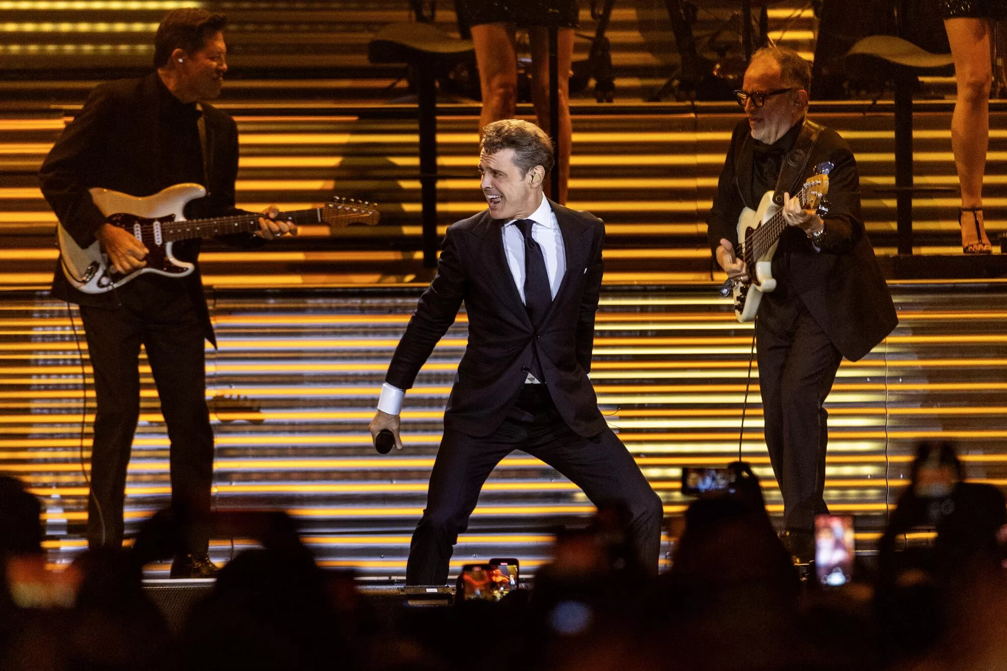 Luis Miguel deslumbra en la primera de sus últimas dos noches en México