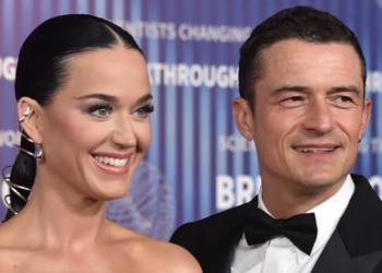 Revela Katy Perry su tradición navideña con Orlando Bloom y sus vecinos famosos