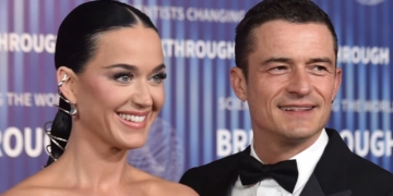 Revela Katy Perry su tradición navideña con Orlando Bloom y sus vecinos famosos