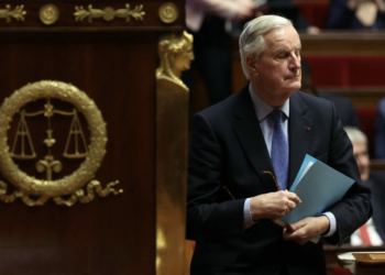 Recibe Emmanuel Macron carta de renuncia del primer ministro Michel Barnier
