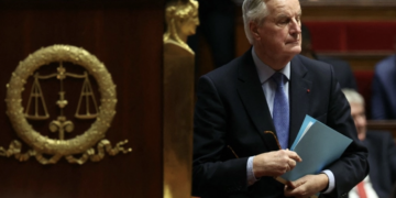 Recibe Emmanuel Macron carta de renuncia del primer ministro Michel Barnier