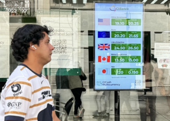 Extiende el peso mexicano ganancias frente al dólar