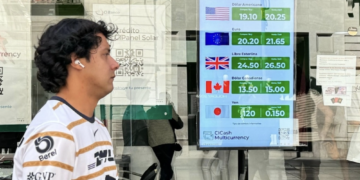 Extiende el peso mexicano ganancias frente al dólar